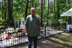 Las. Wioski już dawno nie ma. Miejsce mszy i modlitwy ekumenicznej w rocznicę zbrodni wołyńskich.